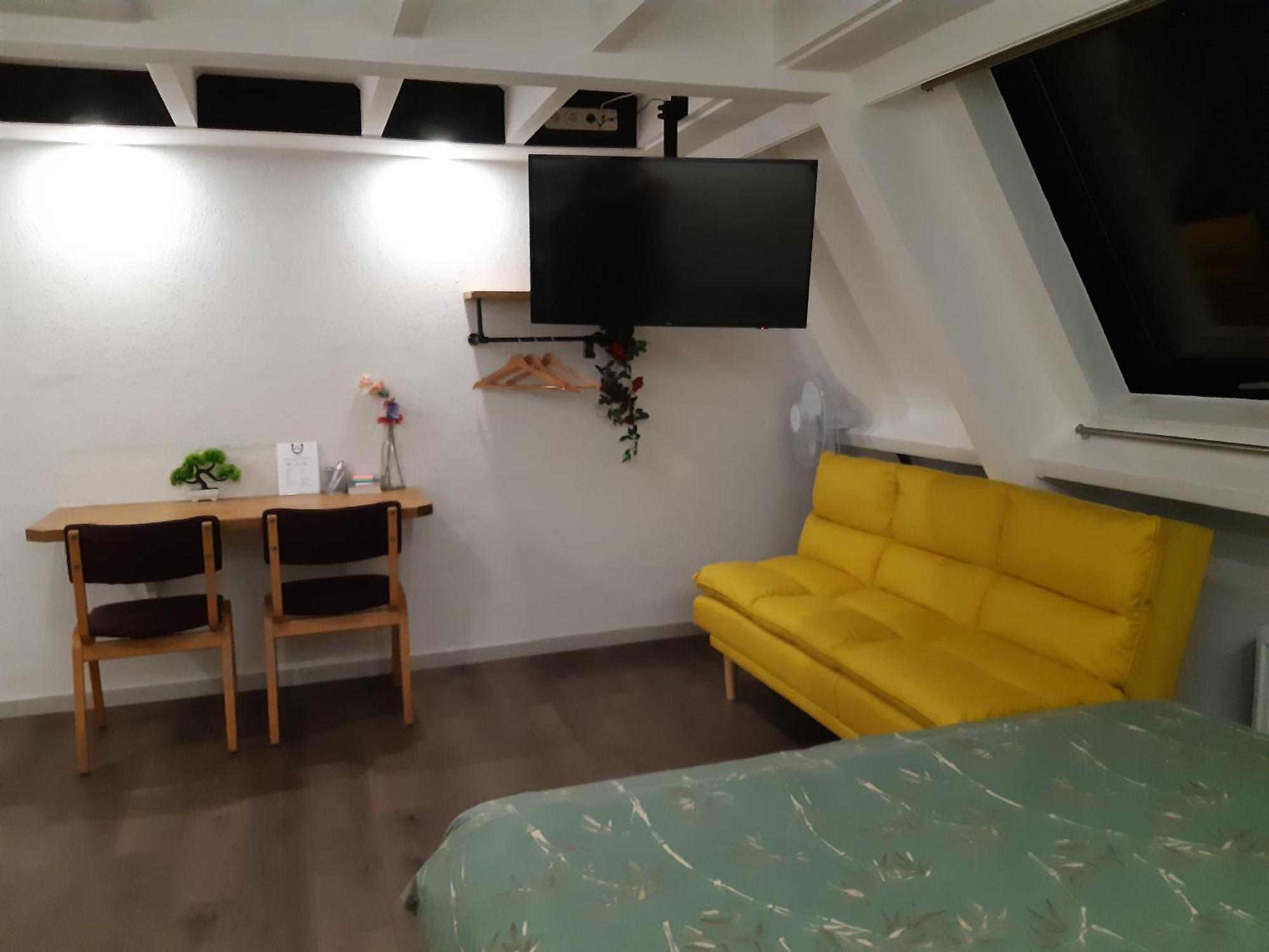 Pension Het Hoefijzer Buren  Esterno foto