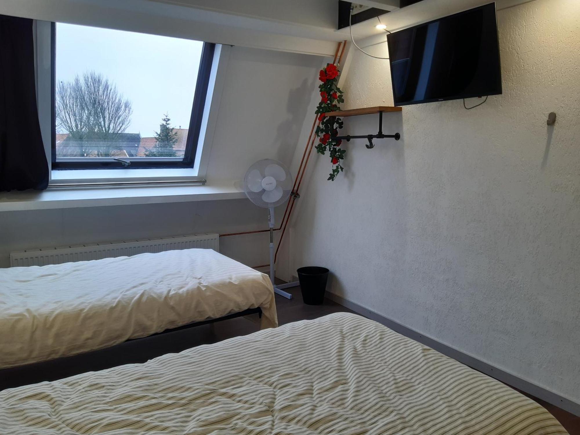 Pension Het Hoefijzer Buren  Esterno foto